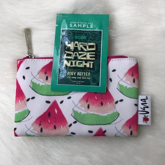 Vera Neumann Handbags - 🎁Vera Small makeup zipper pouch Clinique & Sample